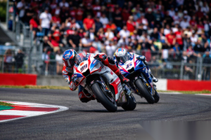 中国摩托车第一次站上WSBK头排发车位